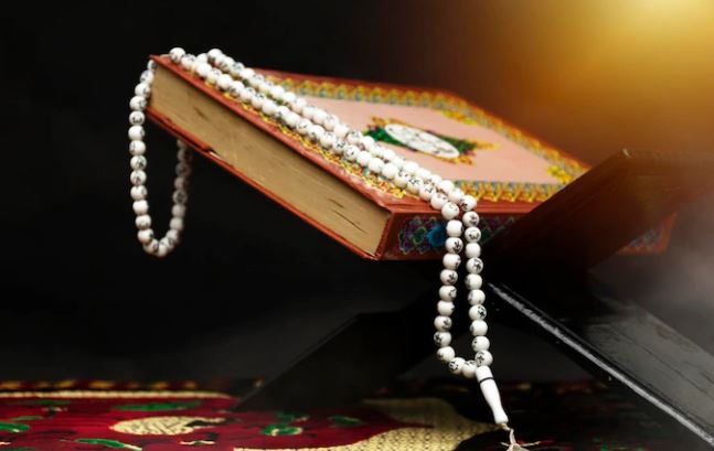 Manfaat Membaca Surat Al Kahfi di Malam Jumat Lengkap dengan Hadits