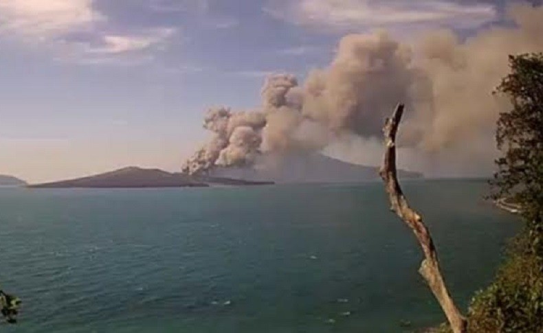 Erupsi Gunung Anak Krakatau, Polisi Perketat Patroli Larang Nelayan-Wisatawan Mendekat