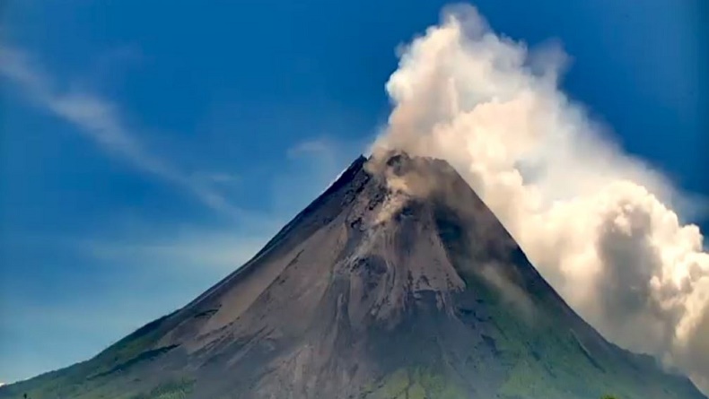 Gunung Merapi Erupsi Sore Ini, Luncurkan Awan Panas Guguran ke Kali Sat