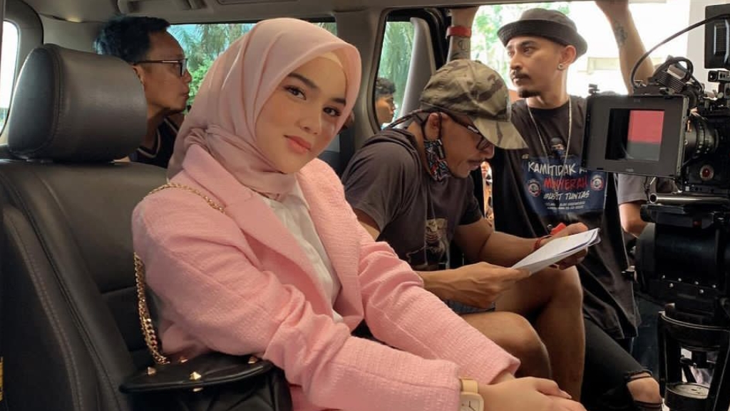 Terseret Hanania Travel, Davina Karamoy Klaim Berangkat Umrah dengan Keluarga Bayar Sendiri Rp233 Juta