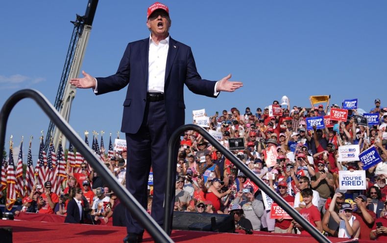 Trump Blak-blakan Ingin Maju Pilpres AS 2028, tapi...