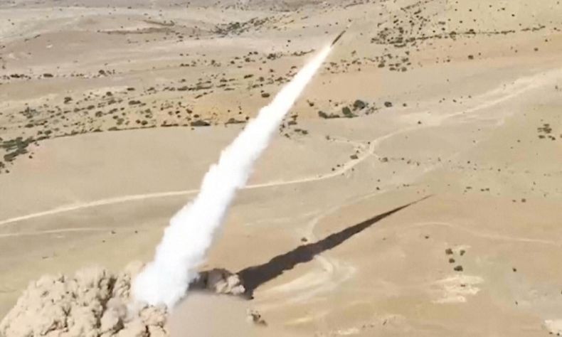 Bela Iran, Kelompok Houthi Akan Tembak Kapal Israel yang Lintasi Laut Merah