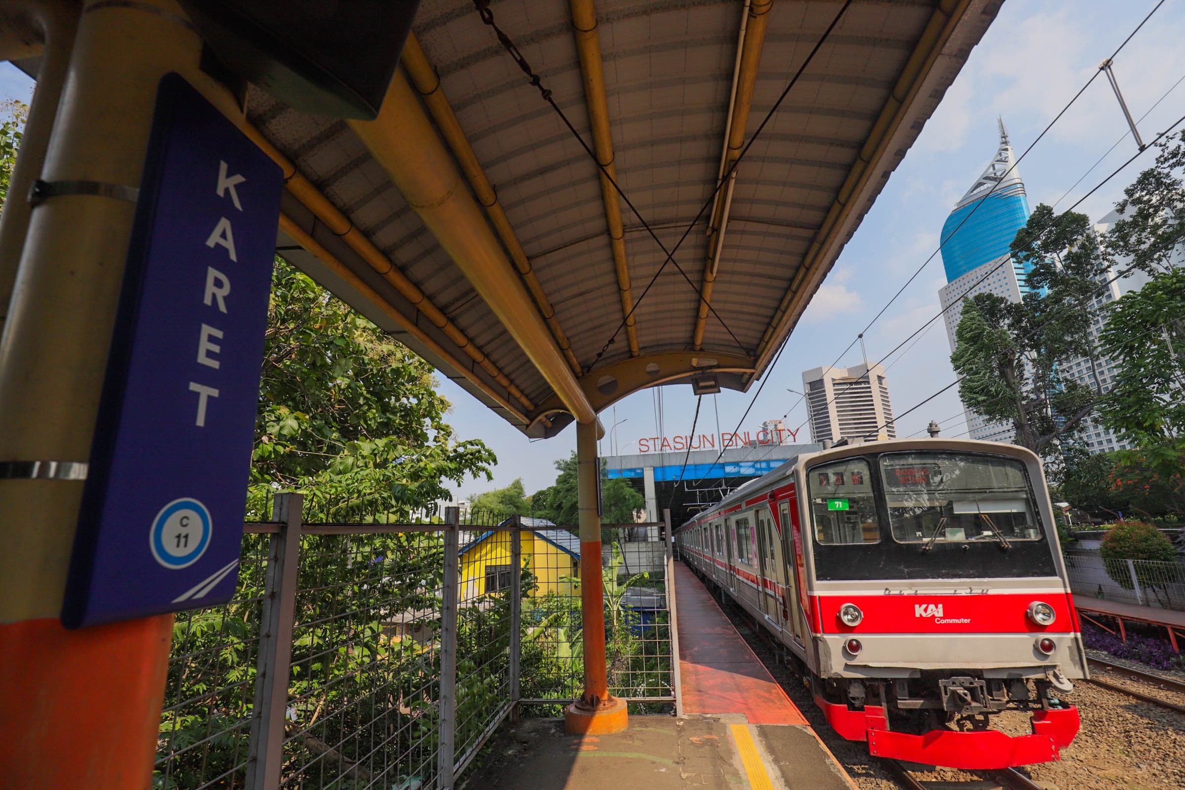 Mulai 1 September, Penumpang KRL Tak Lagi Naik-Turun di Stasiun Karet!