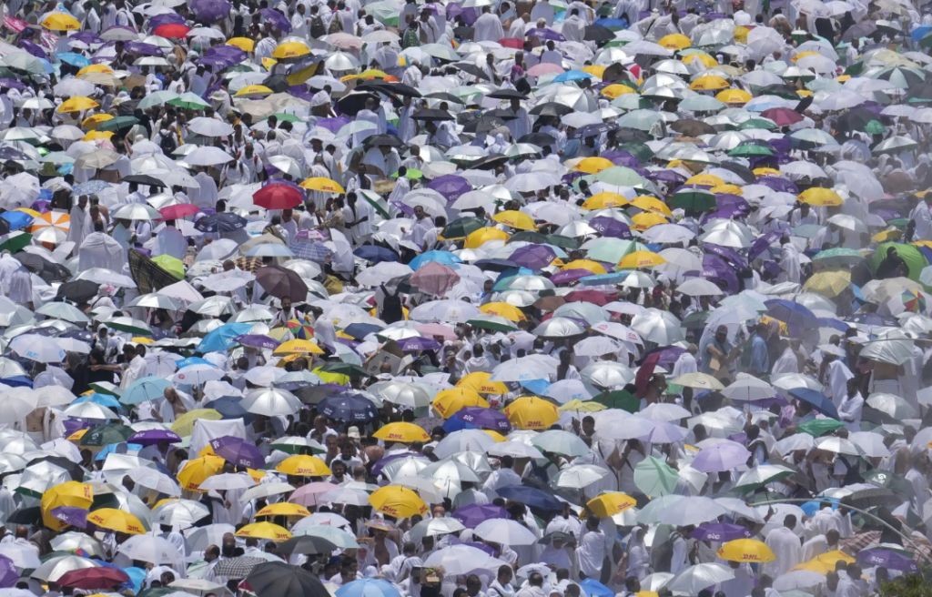 Arab Saudi Bikin Payung Canggih untuk Jemaah Haji, seperti Apa?