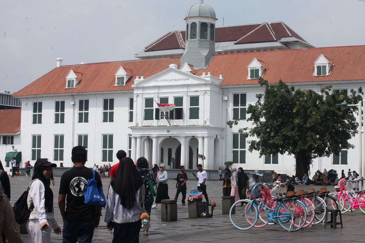 Abu Vulkanik Gunung Anak Krakatau Menyebar hingga Jakarta, Kawasan Wisata Kota Tua Masih Dibuka
