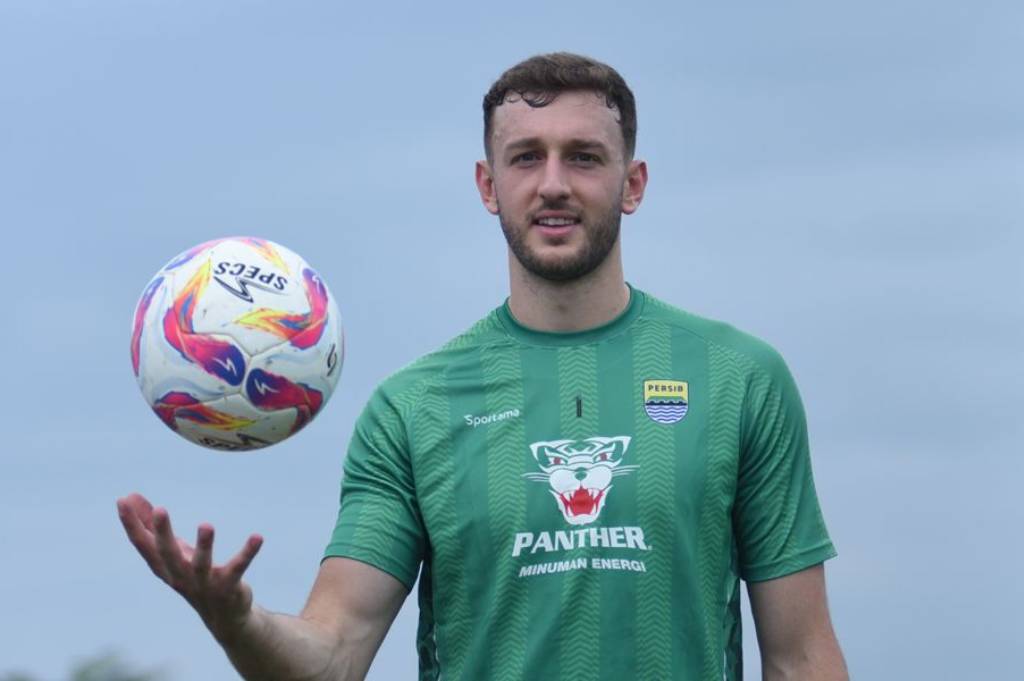 Persib Bandung Resmi Lepas Kiper Adam Przybek 