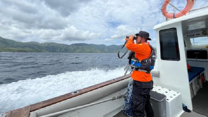 Kapal Mati Mesin, 4 Nelayan  Terombang-ambing di Perairan Gunung Anak Krakatau