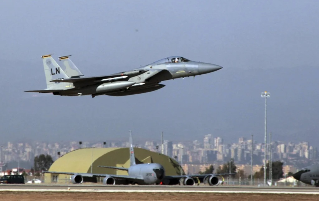 Kesaksian Pilot Jet Tempur F-15 AS: Drone-Drone Iran seperti Ranjau Darat