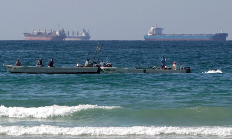 Selat Hormuz Ditutup Lagi, Trump Ancam Lenyapkan Iran