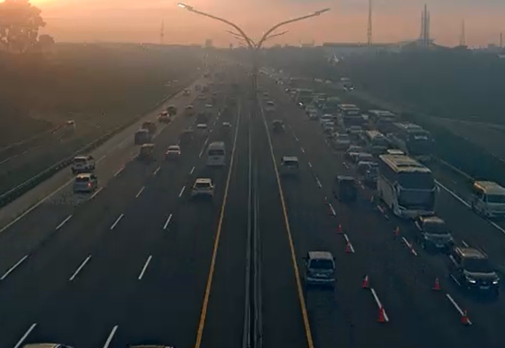 Tol Japek Macet Parah Pagi Ini, Contraflow KM 23-28 Arah Cikampek Diberlakukan