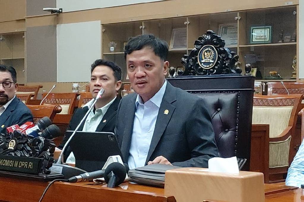 Ketua Komisi III DPR Puji Jenderal Listyo Sigit: Salah Satu Kapolri Terbaik Sepanjang Masa