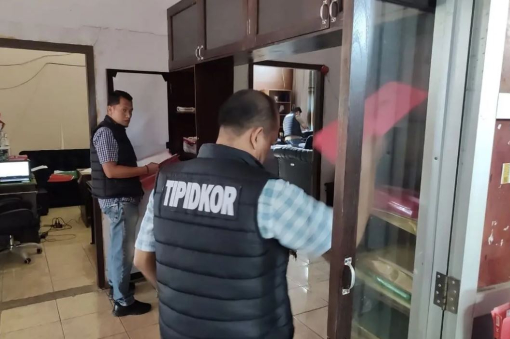 Kortas Tipikor Geledah Kantor Bea Cukai Sidoarjo, Usut Kasus Korupsi Impor HP Ilegal