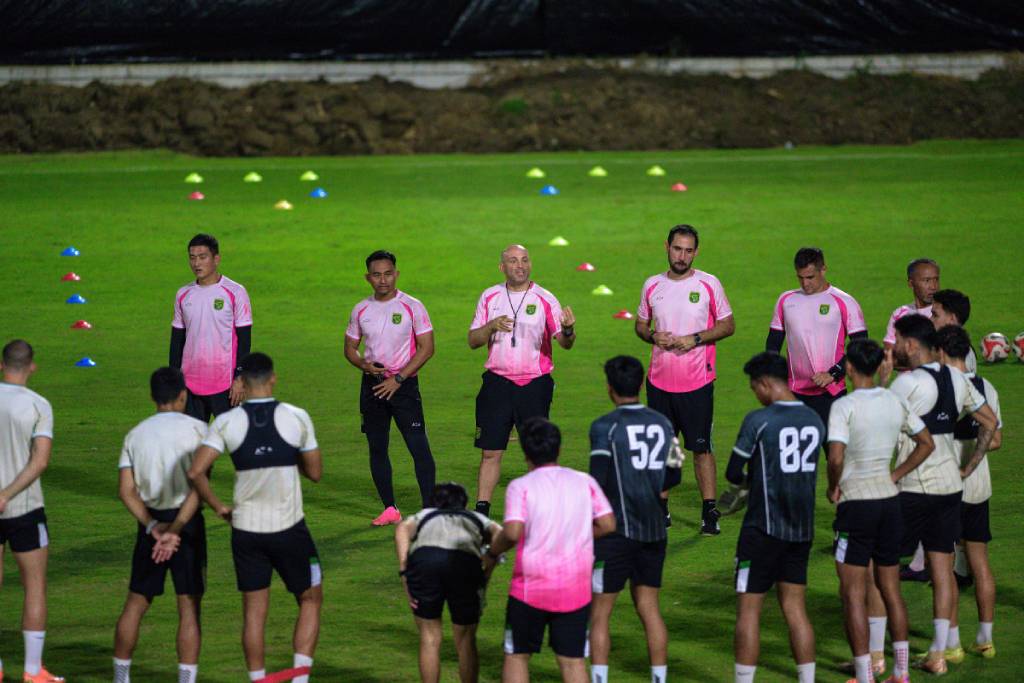Persebaya Targetkan Juara Super League 2026-2027, Revolusi Skuad Dilakukan
