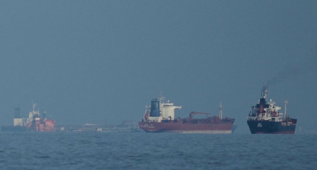 Trump: Kapal-Kapal Tanker Mulai Lintasi Selat Hormuz dengan Aman