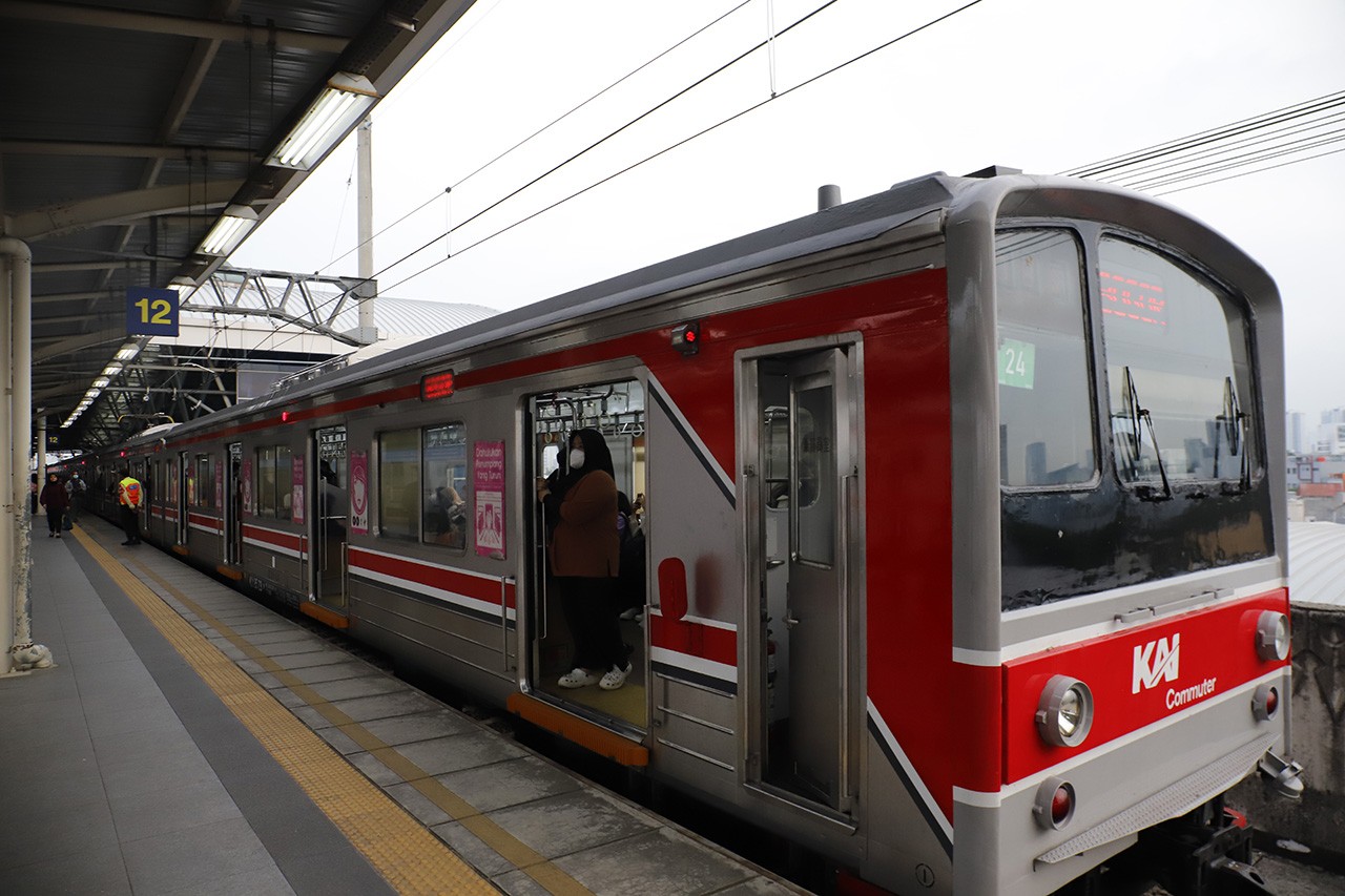 Motor Tertabrak KA Bandara, KRL Lintas Bekasi Sempat Terlambat