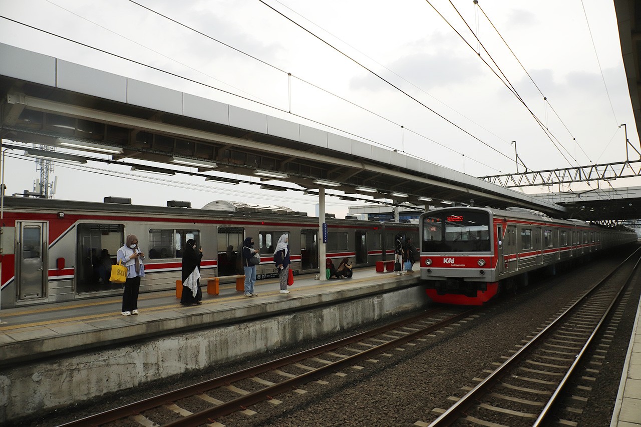 KRL Lintas Tangerang Terlambat, Ada Kebakaran Dekat Rel Stasiun Rawa Buaya-Batuceper
