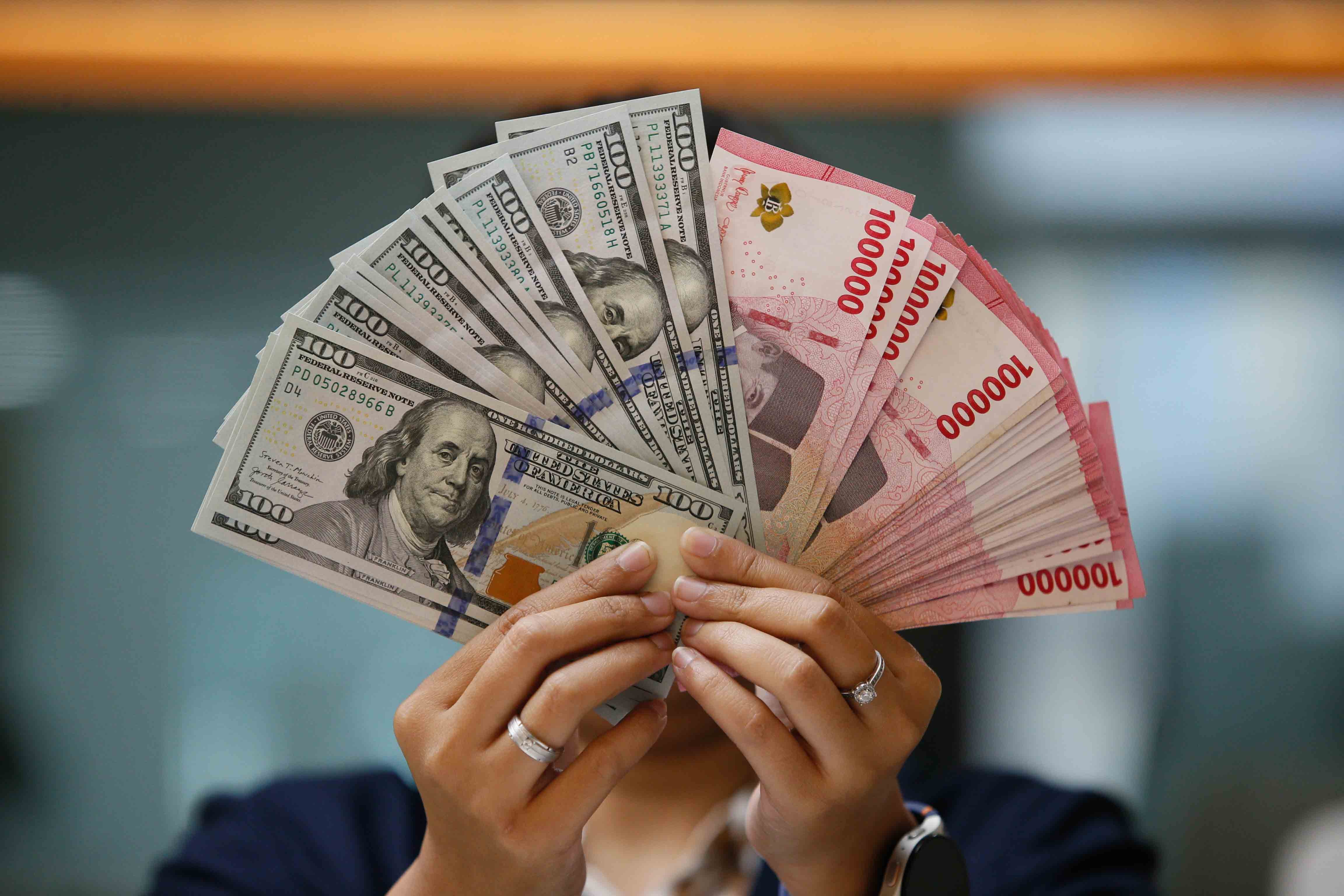 Rupiah Tembus Rp18.000 per Dolar AS, Artis Ramai-Ramai Soroti Kondisi Ekonomi
