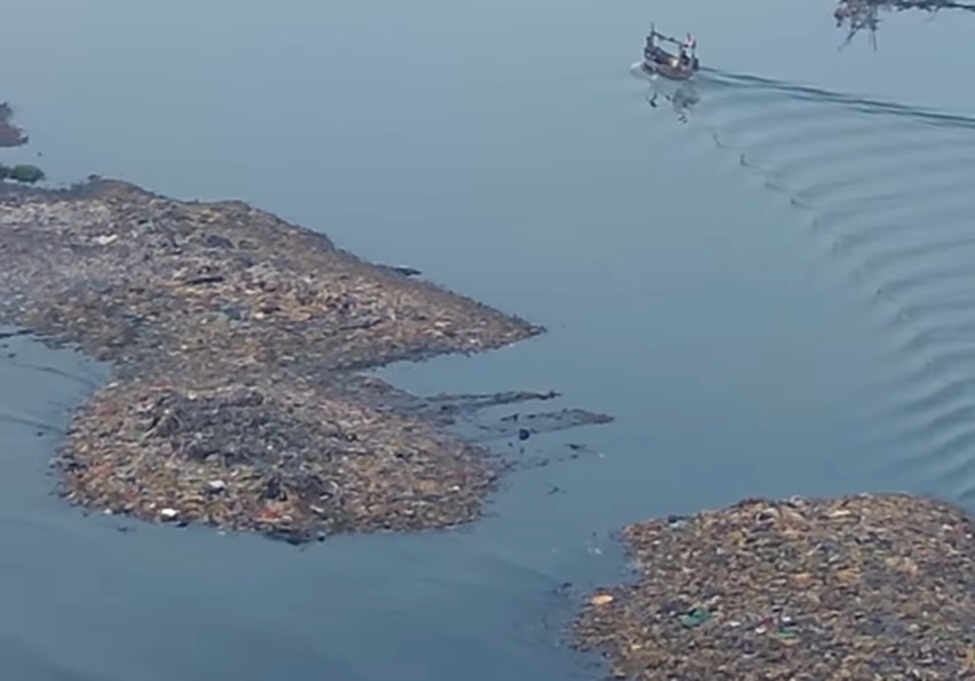 Pemprov DKI Targetkan Pembersihan Tumpukan Sampah di Muara Angke Rampung Hari Ini