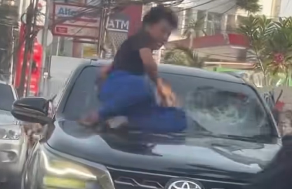Penyebab Mobil Fortuner Dirusak Massa di Tanah Abang, Pengemudi Klakson Berulang Kali