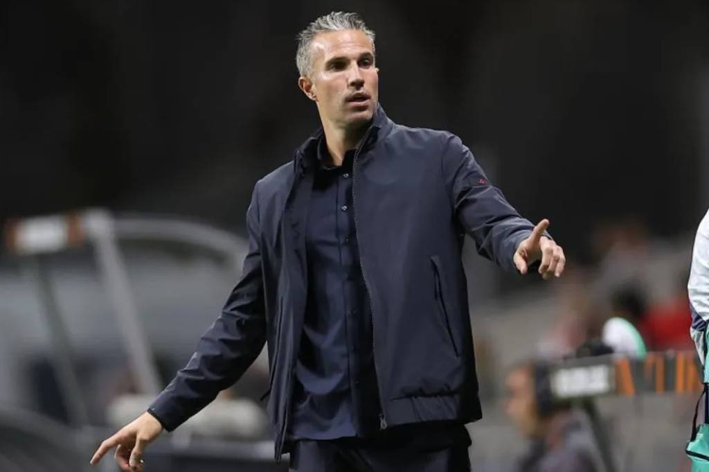 Robin van Persie Dipecat Feyenoord, Lolos Liga Champions Tak Cukup!