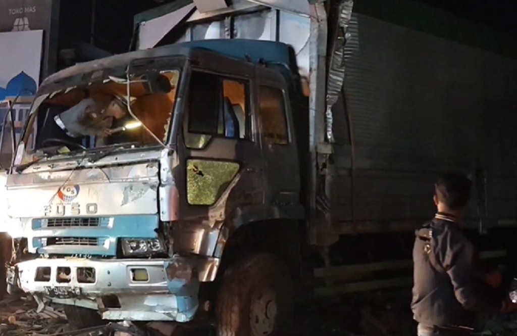 Kronologi Truk Kontainer Tabrak 2 Warung di Cirebon Tewaskan 1 Orang, Sopir Hilang Kendali