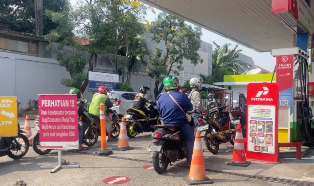Warga Keluhkan Harga Pertamax Naik Jadi Rp16.250: Benar-Benar Memberatkan!