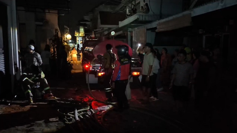 Kebakaran 2 Rumah Kontrakan di Malang, Akses Gang Sempit Hambat Pemadaman