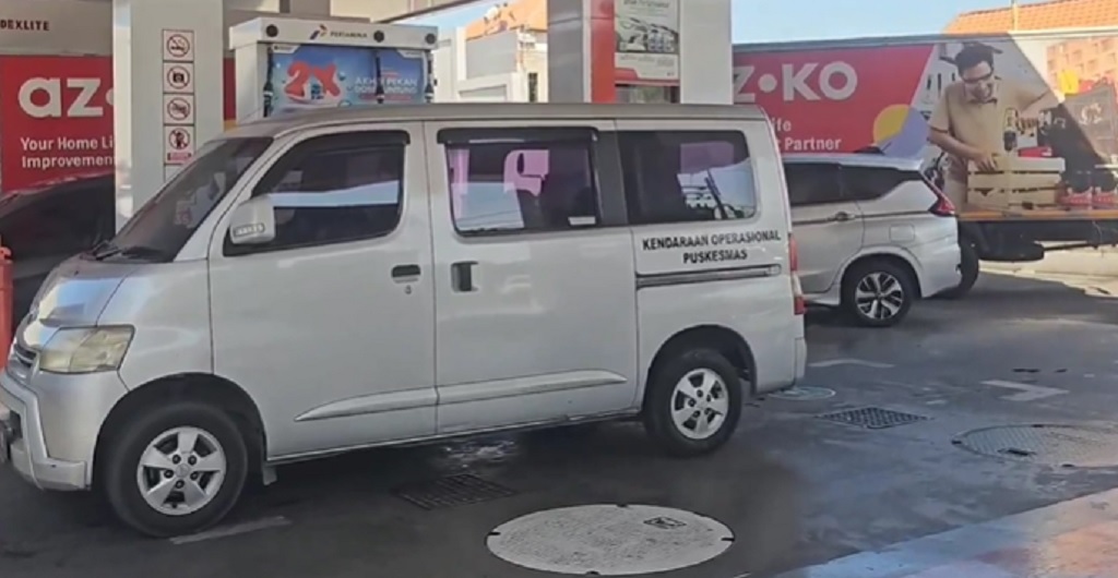 Imbas Pertamax Naik Rp16.250, Mobil Pelat Merah di Sidoarjo Ikut Antre Isi Pertalite