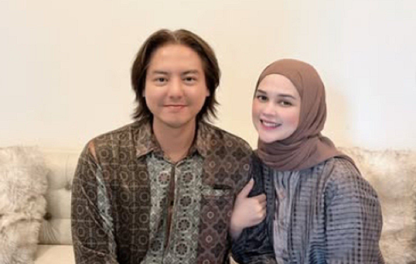 Roger Danuarta dan Cut Meyriska Serahkan Bukti Transfer ke Polisi, Jelaskan Bayar Umrah Pakai Uang Pribadi
