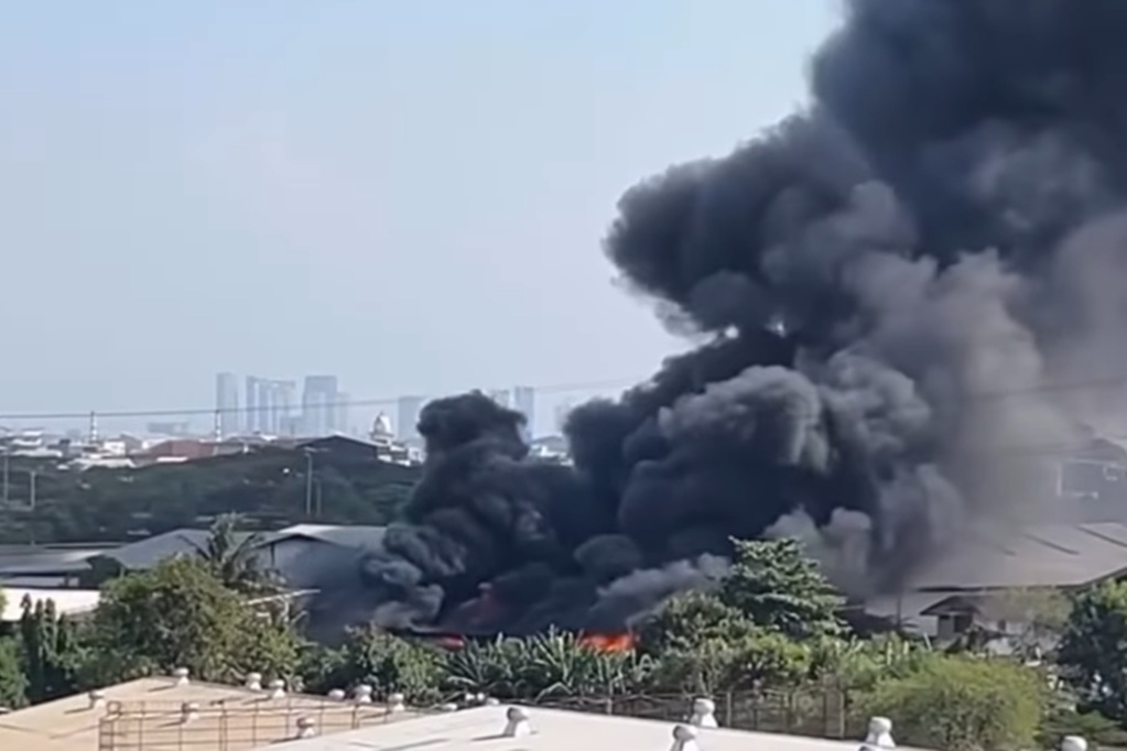 Kebakaran Gudang di Penjaringan Jakut, 70 Personel Damkar Dikerahkan