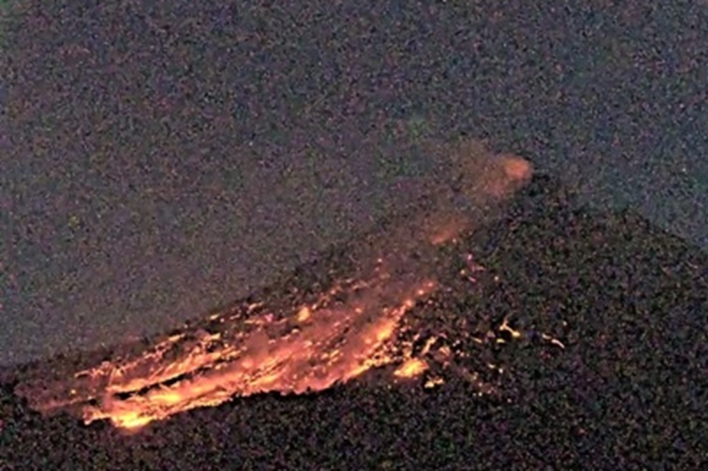 Gunung Merapi Luncurkan Awan Panas hingga 2 Km, Masyarakat Diminta Waspada