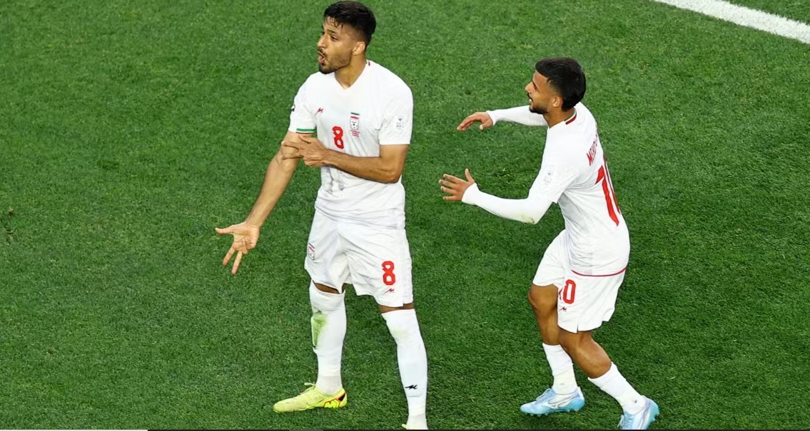 Selebrasi Senjata Pemain Iran Mohammad Mohebi Jadi Sorotan Dunia, Apa Maknanya?