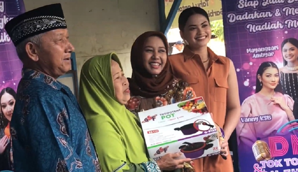 Program DMD Tok Tok Rezeki MNCTV Sasar Mojokerto, Bagikan Hadiah Uang Tunai ke Warga