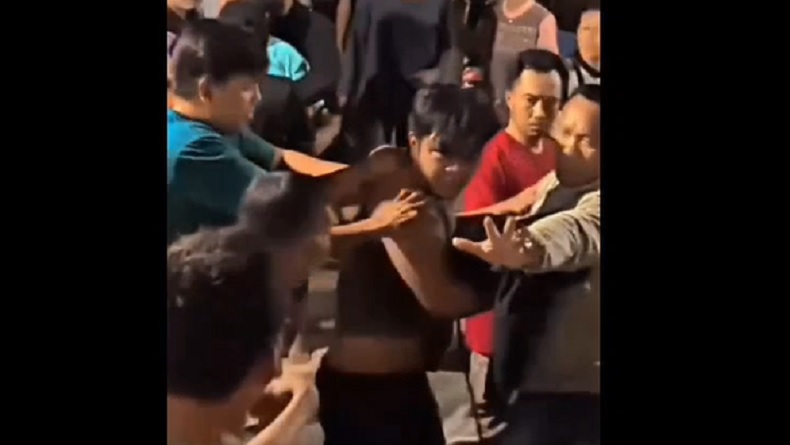 Maling Motor Berkedok COD Babak Belur Dihakimi Massa di Pasuruan