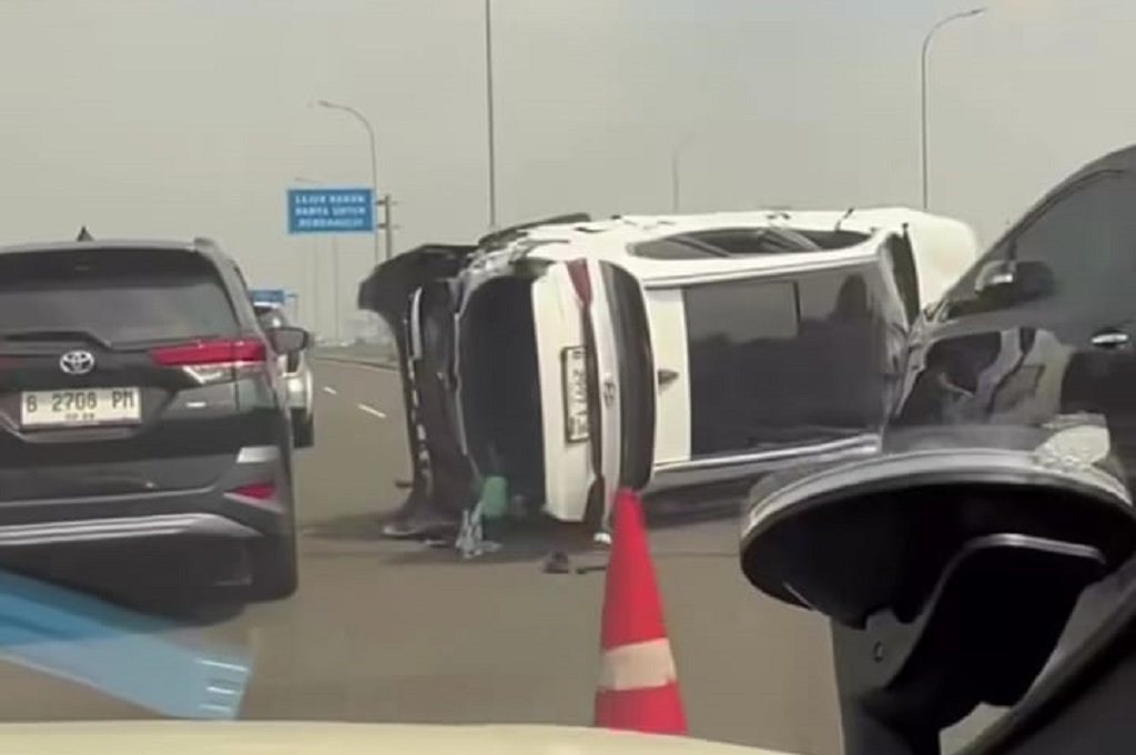 Kecelakaan Beruntun 3 Kendaraan di Tol Becakayu, 8 Orang Dilarikan ke Rumah Sakit