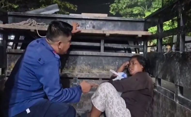 Viral Petugas Damkar Temukan Wanita Hilang 2 Bulan dan Pulangkan ke Keluarga