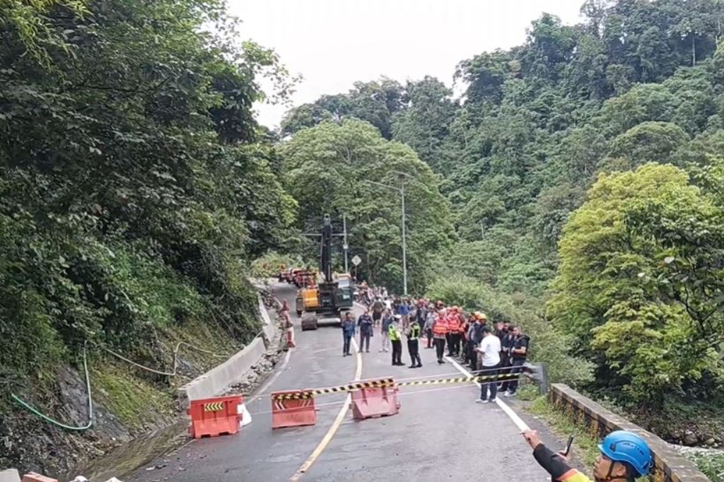 Longsor di Lembah Anai Sumbar, Jalur Padang-Bukittinggi Putus Total
