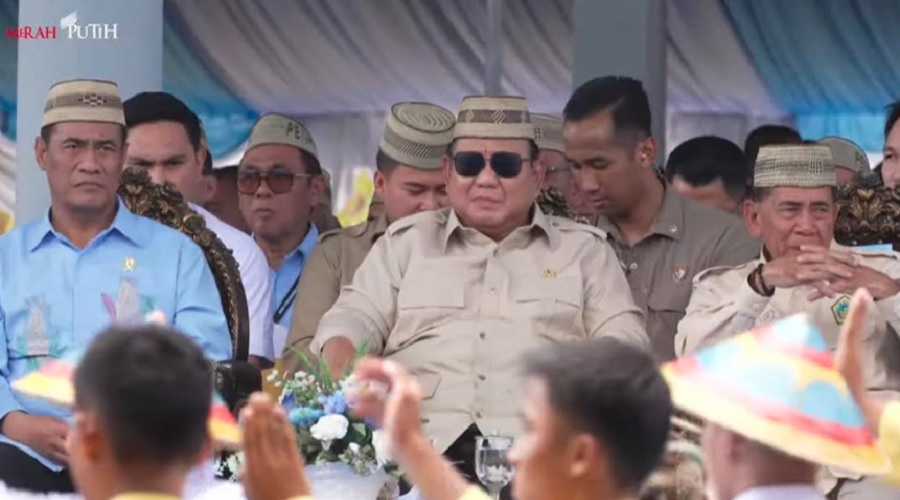 Prabowo Hadiri Pekan Nasional Petani dan Nelayan di Gorontalo, Kenakan Peci Karanji 