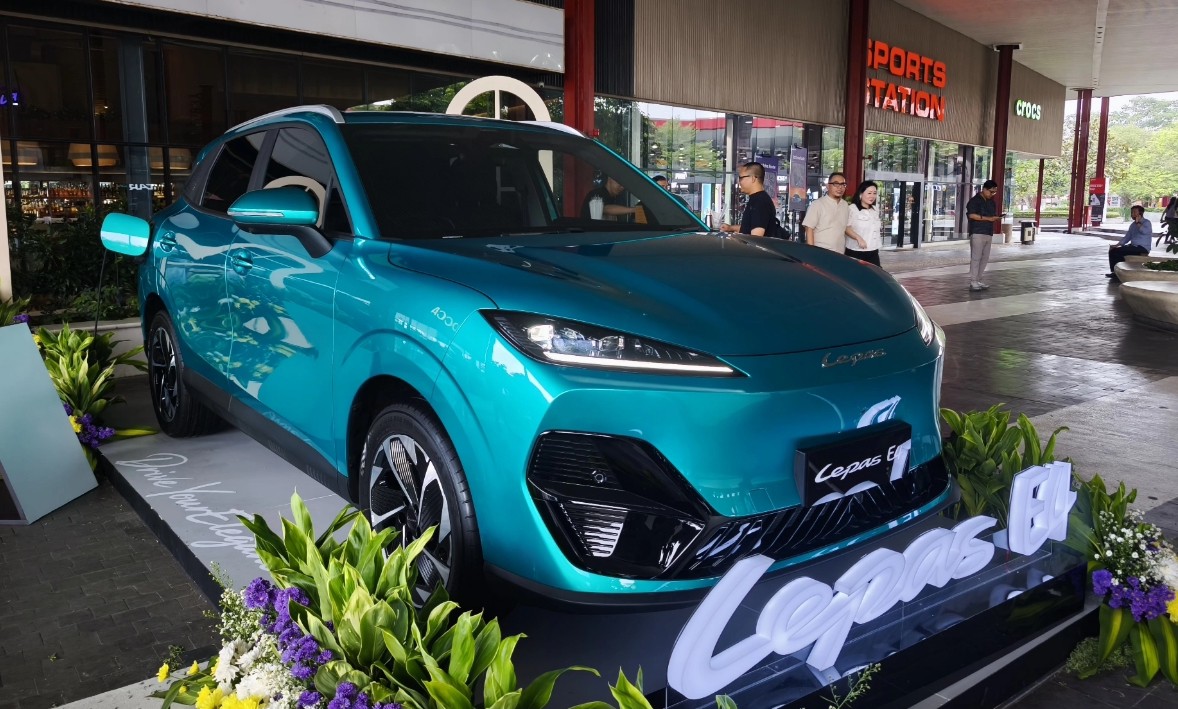 Lepas Boyong Mobil Listrik E4 EV ke Indonesia, Jarak Tempuh Tembus 500 Km