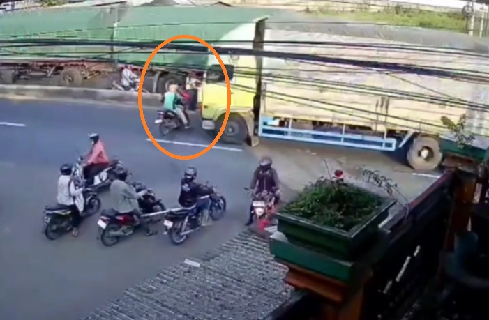 Kecelakaan Maut di Sidoarjo, Driver Ojol Tewas Ditabrak Truk Boks