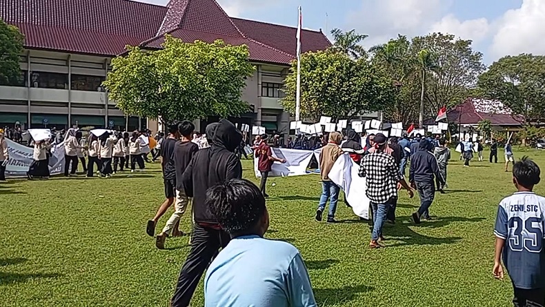 Massa Pendukung Program MBG Gelar Aksi di Bangkalan, Minta Dilanjutkan