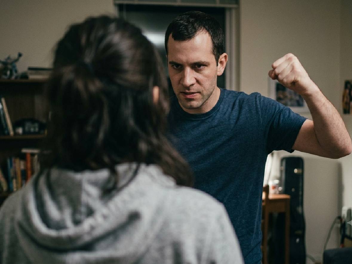 Waspada! Ini Tanda-Tanda Kamu Terjebak dalam Abusive Relationship Menurut Psikolog