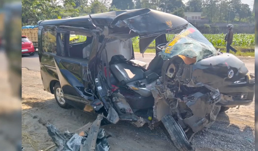 Kecelakaan Maut Dump Truk Tabrak Gran Max di Tuban, 1 Tewas 3 Luka-Luka