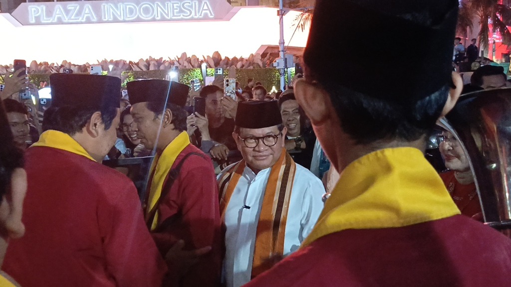 Diiringi Tanjidor, Pramono dan Rano Karno Hadiri Malam Puncak HUT Jakarta di Bundaran HI
