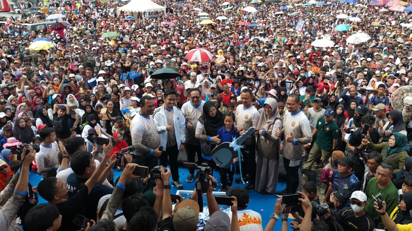 Ratusan Ribu Warga Serbu Jalan Sehat HUT Bandar Lampung, Doorprize Rumah dan Mobil