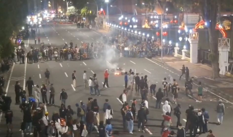 Demo Ricuh di Gedung Grahadi Surabaya, Polisi Tetapkan 4 Tersangka