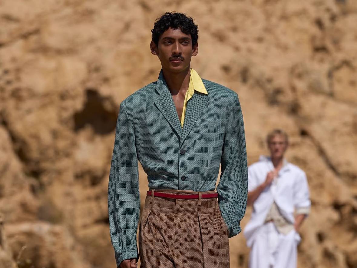 Viknes Waren Mahaputra Model asal Indonesia di Fashion Show Jacquemus Terbaru, Ini Fotonya!