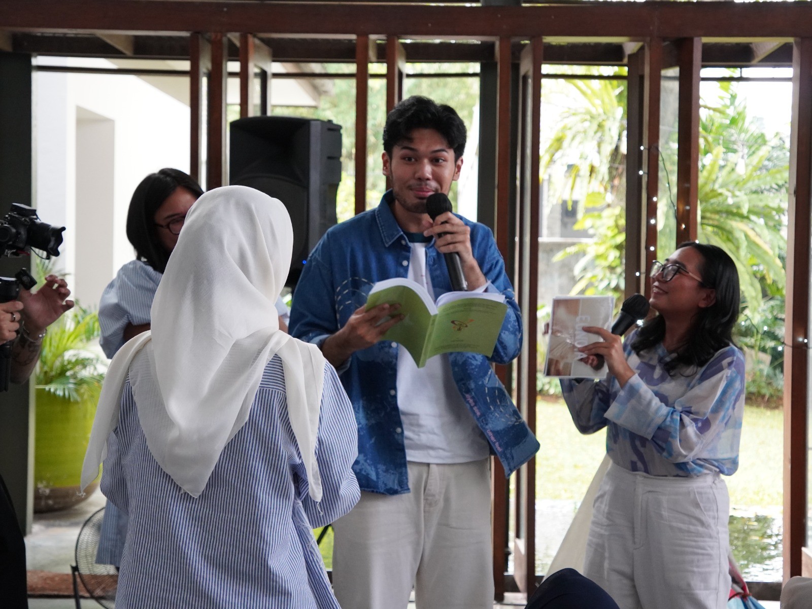 Lucunya Nuca Tanda Tangani Skripsi di Acara Lagi Sama Nuca