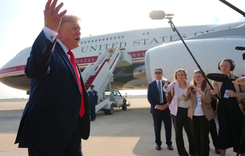 Perdana! Trump Gunakan Pesawat Air Force One Hadiah dari Qatar, Terkagum-kagum