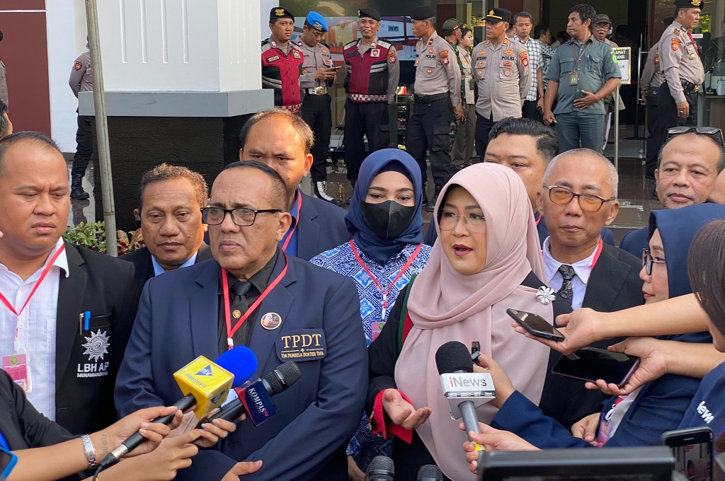 Dokter Tifa Hadiri Sidang Perdana Kasus Ijazah Jokowi, Didampingi 25 Pengacara